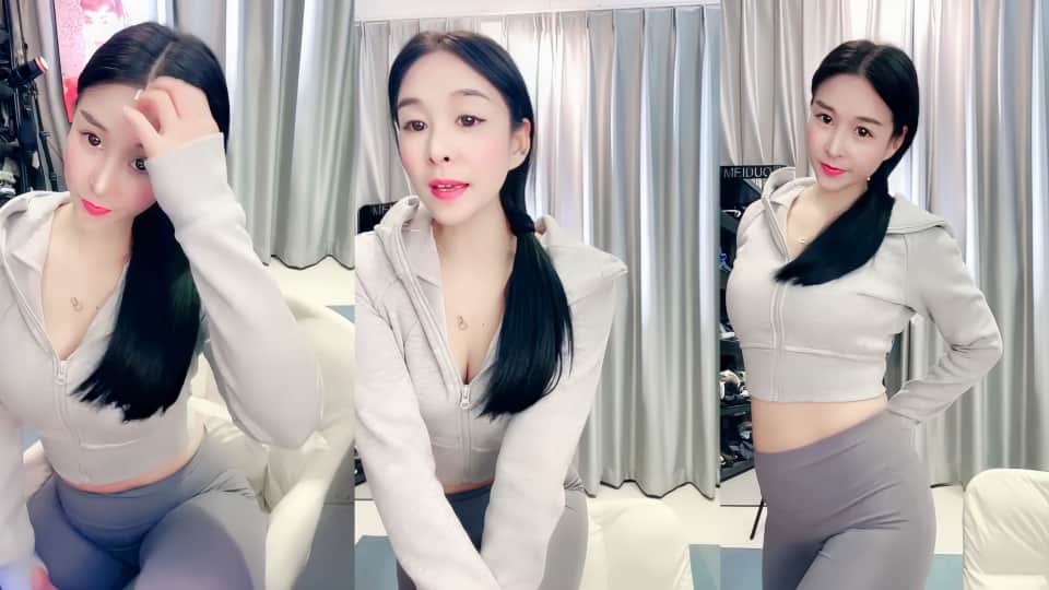 完美御姐【白月光小姐】复出二，骚臀太美自慰迷人这个姐姐尺度越来越放开了，主要是美臀太诱人了 (2)